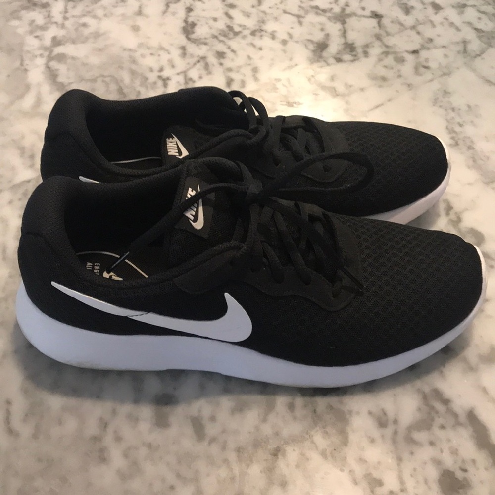 Nike Tanjun